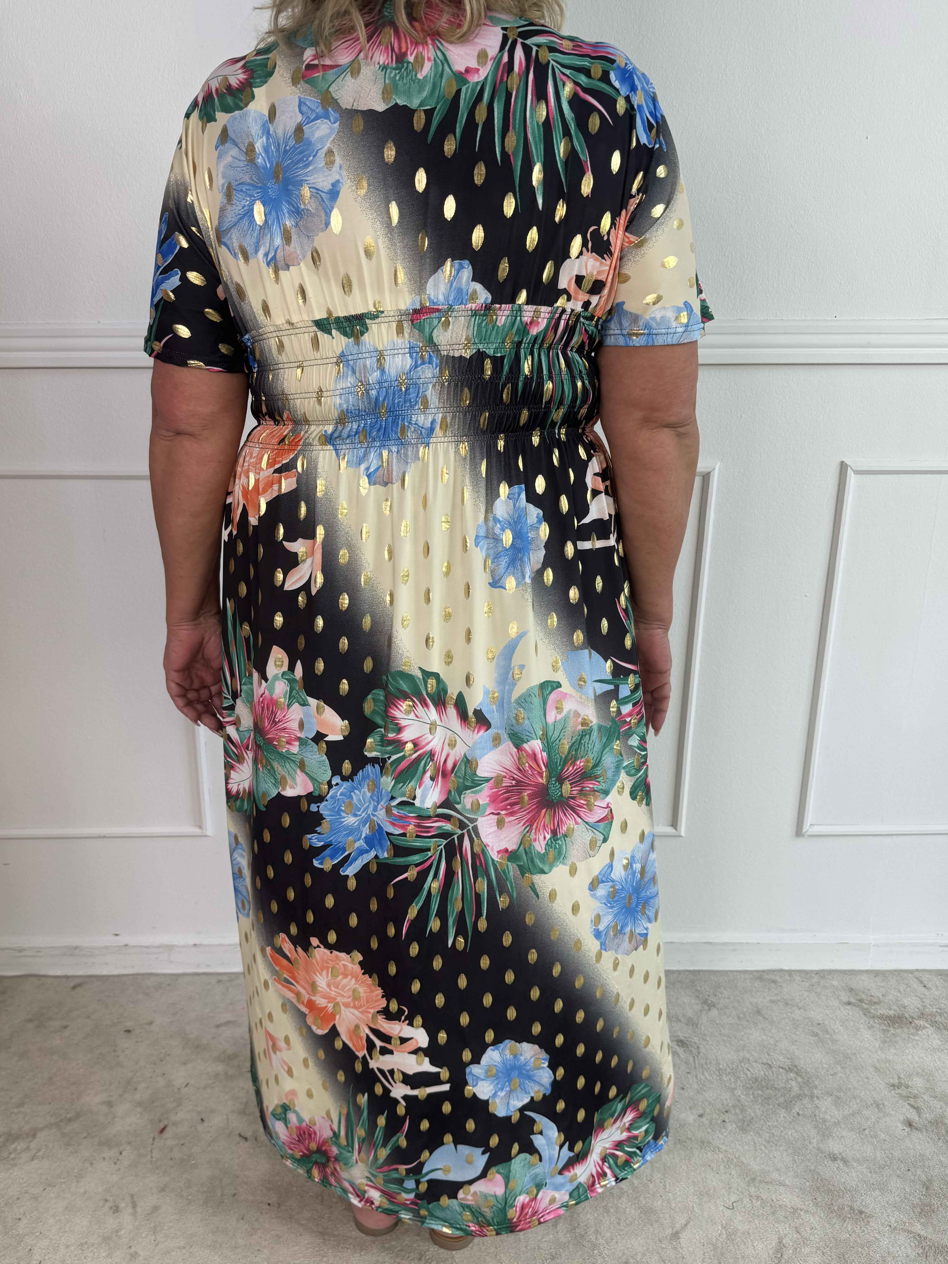 Pams Hawaii - Lång plus size klänning i stretchtyg med blommönster